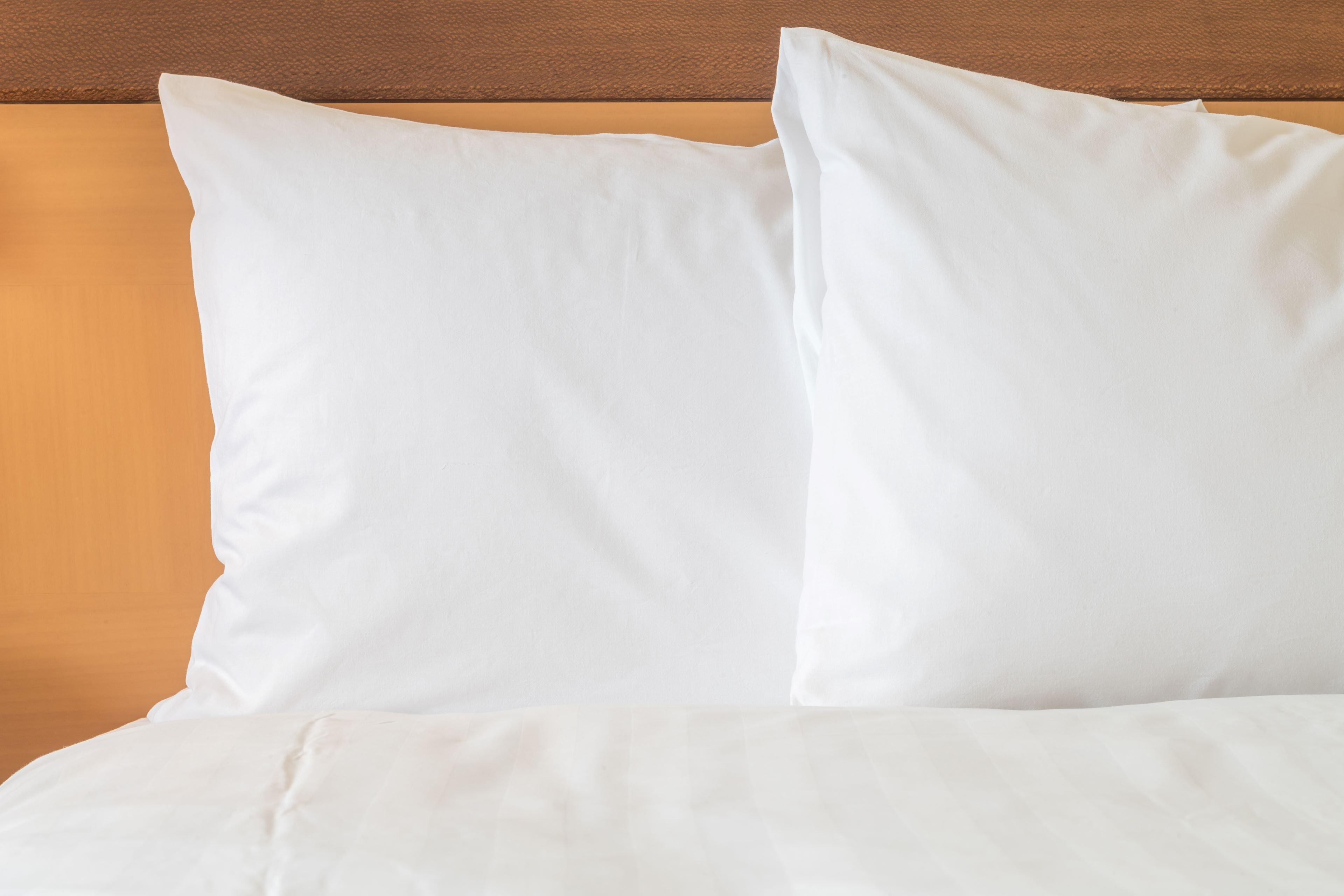 Holiday Inn Resort Dead Sea By Ihg Exterior foto Two pillows on a bed